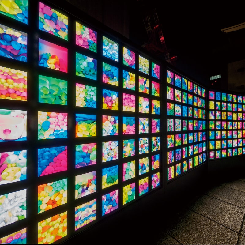 Nakanoshima West: Boxes of light adorning the waterside image